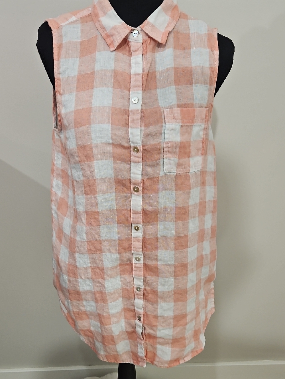 Isaac Mizrahi Woman's 100% Linen Peach and White Gingham Linen Top. Size M